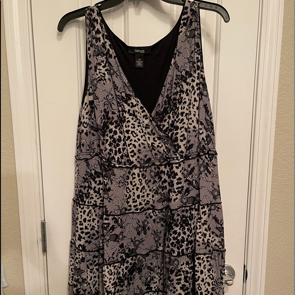 Sleeveless leopard multi print dress